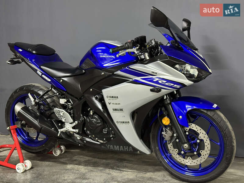 Yamaha YZF-R25 2016