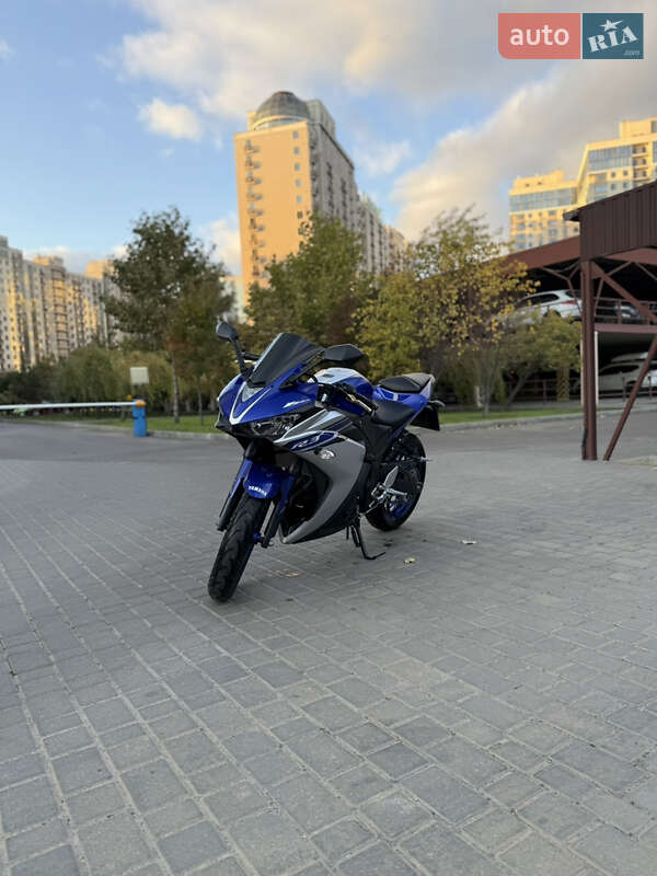 Спортбайк Yamaha YZF-R3 2016 в  фото Спортбайк Yamaha YZF-R3 2016 в