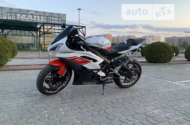 Спортбайк Yamaha YZF R6 2016 в 