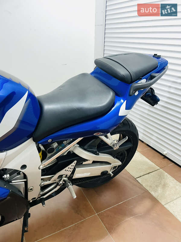 Спортбайк Yamaha YZF R6 2001 в Киеве