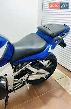 Спортбайк Yamaha YZF R6 2001 в 
