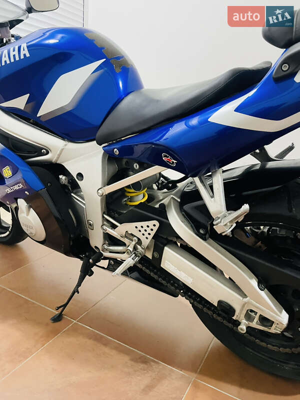 Спортбайк Yamaha YZF R6 2001 в Киеве