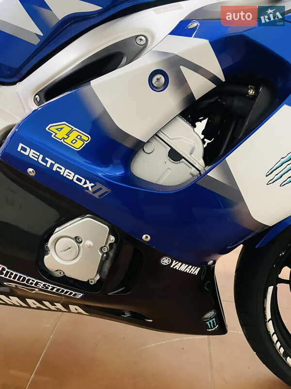 Спортбайк Yamaha YZF R6 2001 в Киеве