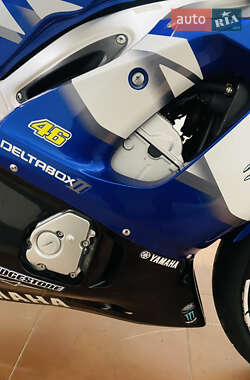 Спортбайк Yamaha YZF R6 2001 в 
