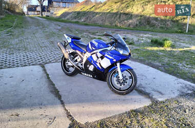 Спортбайк Yamaha YZF R6 2002 в 
