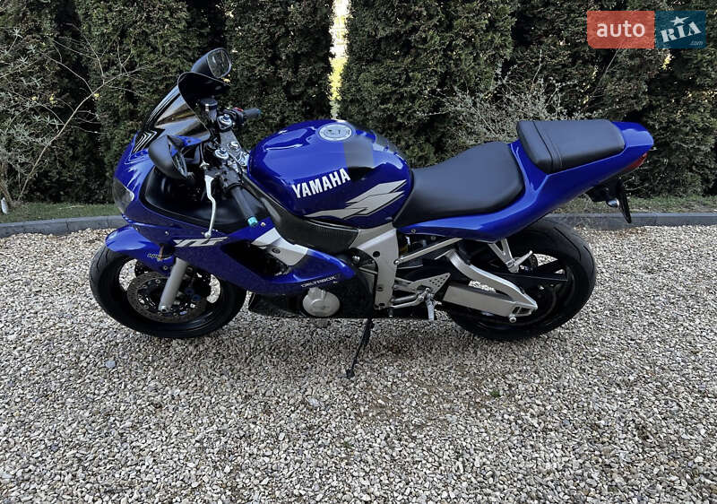 Спортбайк Yamaha YZF R6 2002 в 