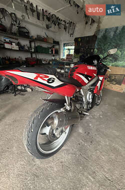 Спортбайк Yamaha YZF R6 2002 в 