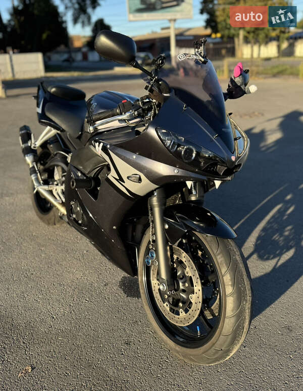 Спортбайк Yamaha YZF R6 2004 в Киеве