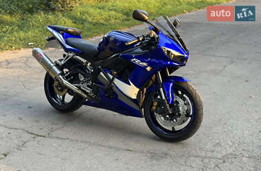 Спортбайк Yamaha YZF R6 2005 в 