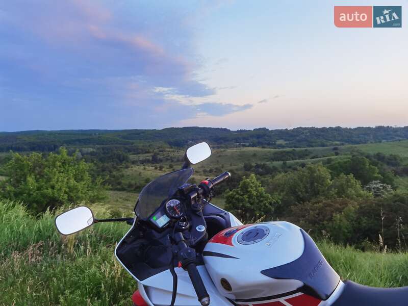 Спортбайк Yamaha YZF-R 2013 в Полтаві фото 11 Спортбайк Yamaha YZF-R 2013 в Полтаві