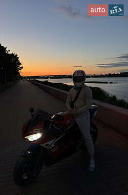 Спортбайк Yamaha YZF 2004 в Киеве