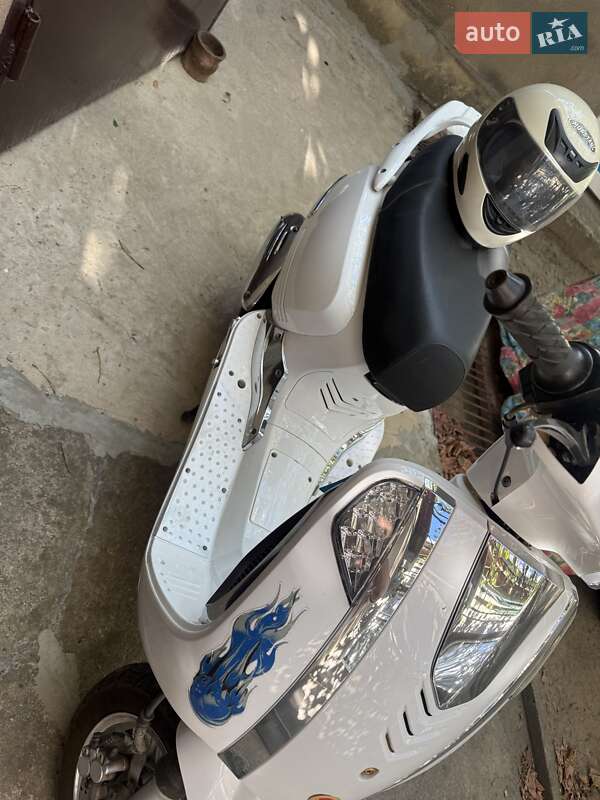 Скутер YiBen YB 125T-12 2014 в Великой Михайловке фото 2 Скутер YiBen YB 125T-12 2014 в Великой Михайловке