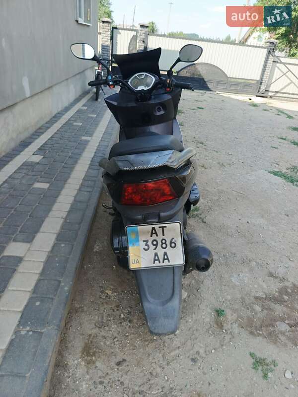 Максі-скутер YiBen YB 150T-10 2014 в Коломиї