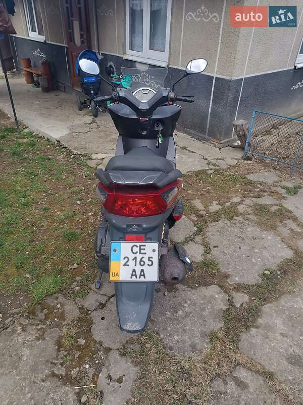 Макси-скутер YiBen YB 150T 2012 в Косове