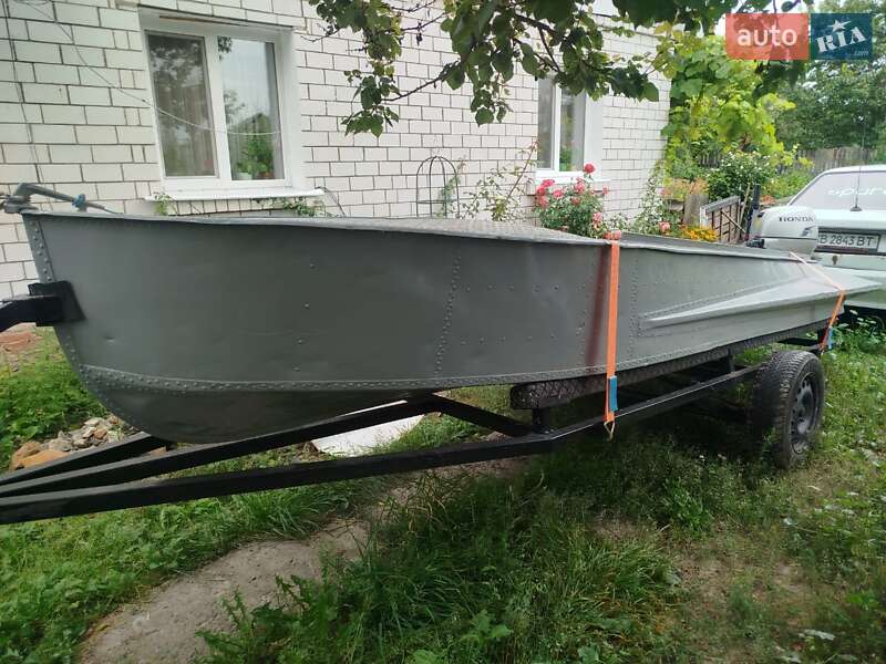 Лодка Южанка 1 1990 в Новгород-Северском