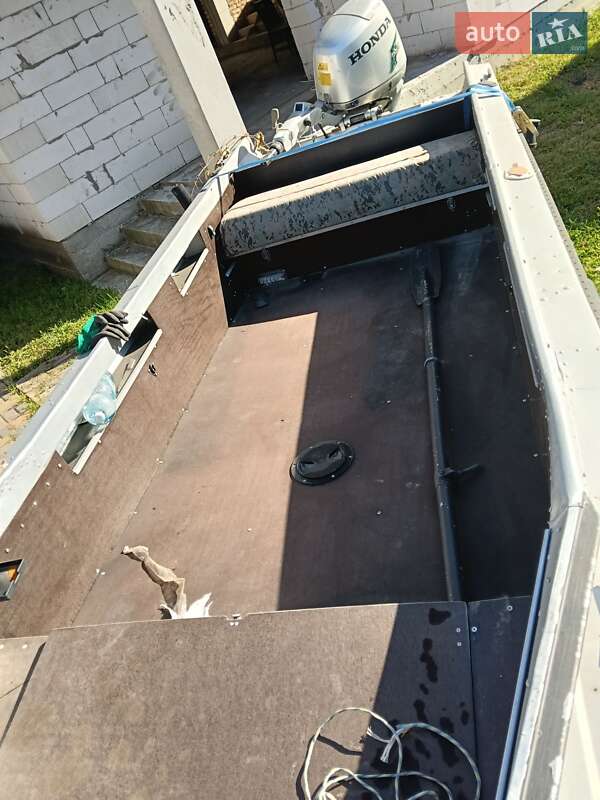 Катер Южанка 1 1970 в Киеве