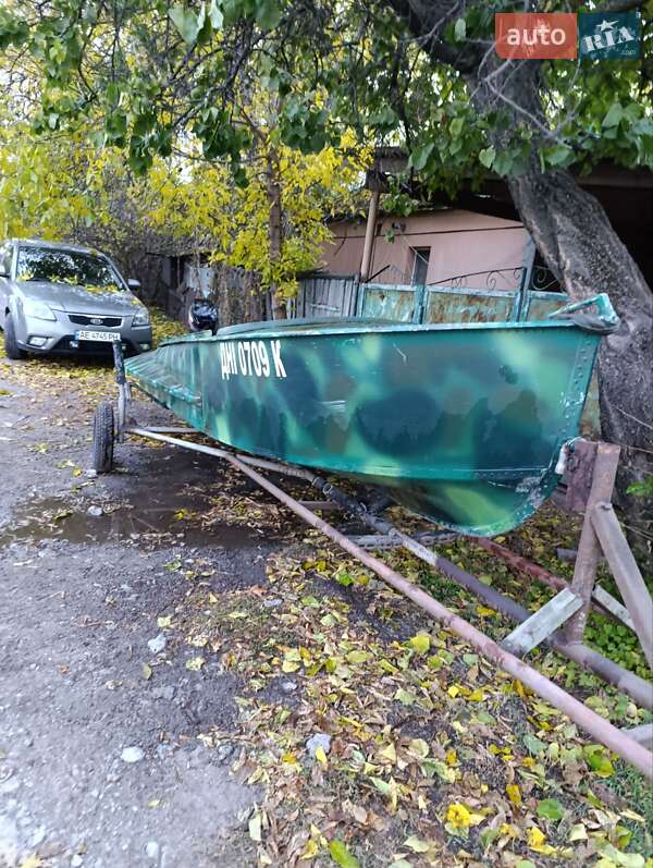 Човен Южанка 1 1990 в Кам'янському