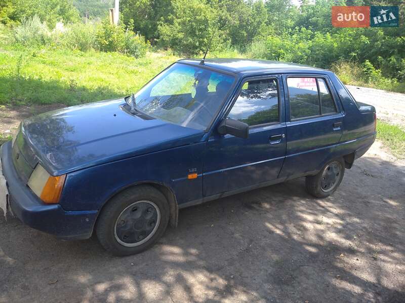 Хэтчбек ЗАЗ 1102 Таврия-Нова 2004 в Изюме