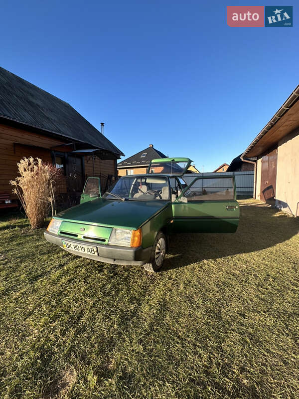 Хетчбек ЗАЗ 1102 Таврія-Нова 2001 в Володимирці