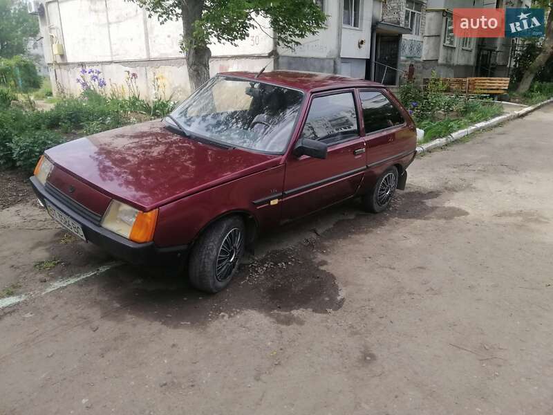 Хэтчбек ЗАЗ 1102 Таврия-Нова 2001 в Николаеве