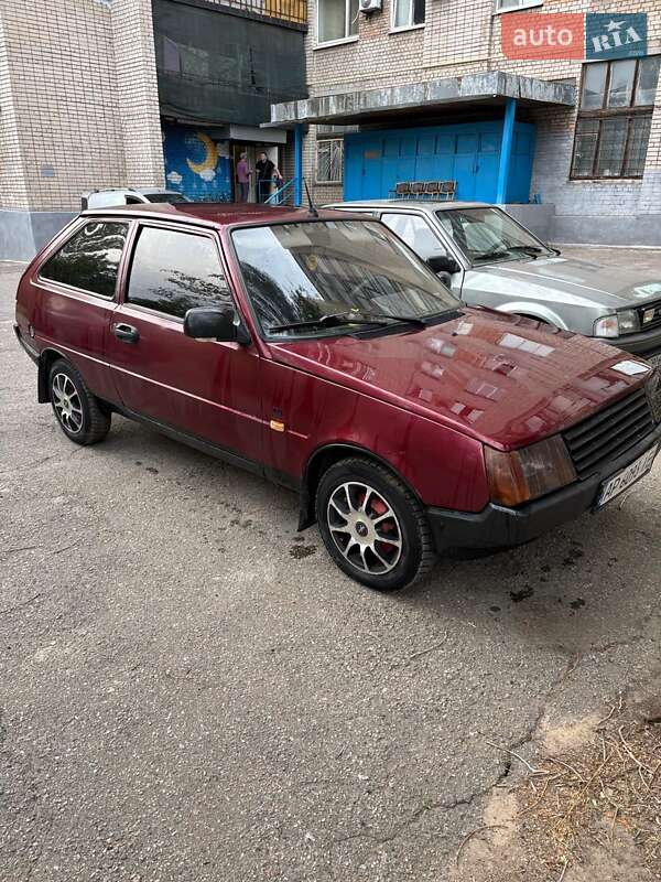 Хэтчбек ЗАЗ 1102 Таврия-Нова 2000 в 