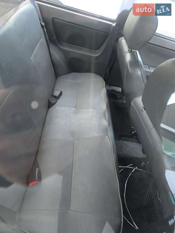 Хетчбек ЗАЗ 1102 Таврія-Нова 2003 в Києві фото 3 Хетчбек ЗАЗ 1102 Таврія-Нова 2003 в Києві