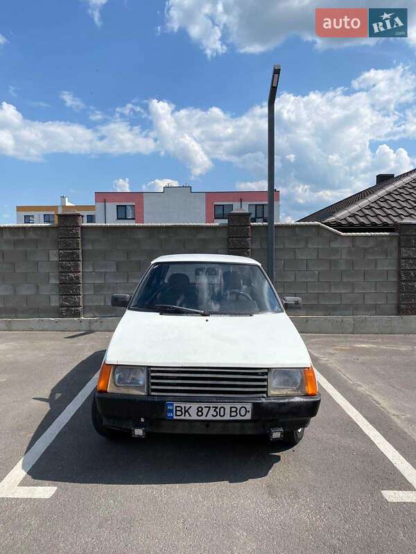 Хэтчбек ЗАЗ 1102 Таврия-Нова 2001 в Ровно