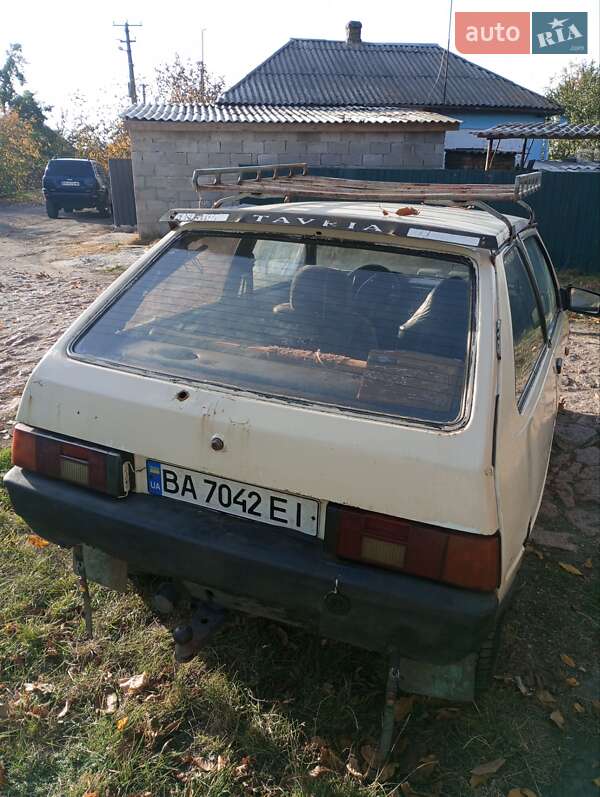 Хэтчбек ЗАЗ 1102 Таврия 1990 в Новоукраинке