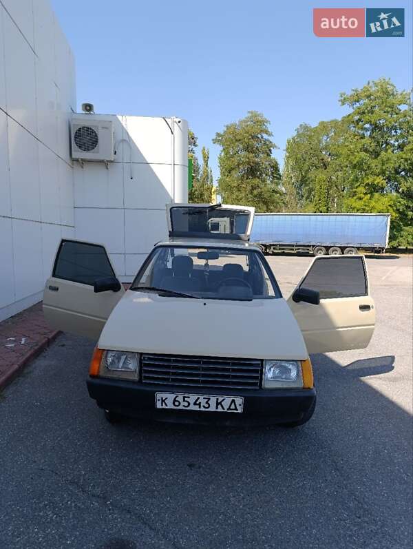 Хэтчбек ЗАЗ 1102 Таврия 1992 в 