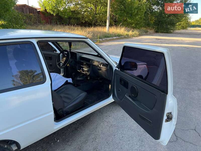 Хетчбек ЗАЗ 1102 Таврія 1994 в Запоріжжі фото 3 Хетчбек ЗАЗ 1102 Таврія 1994 в Запоріжжі