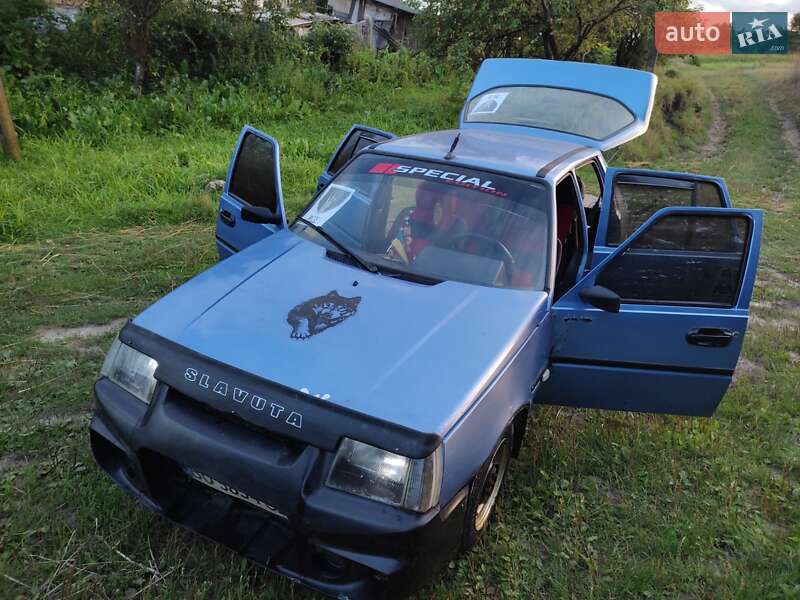 Седан ЗАЗ 1103 Славута 2003 в Львове