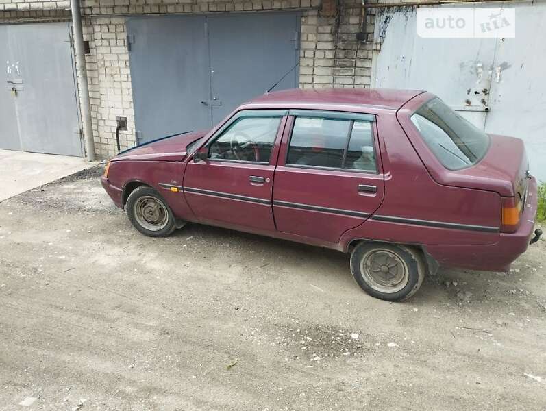 Лифтбек ЗАЗ 1103 Славута 2004 в 