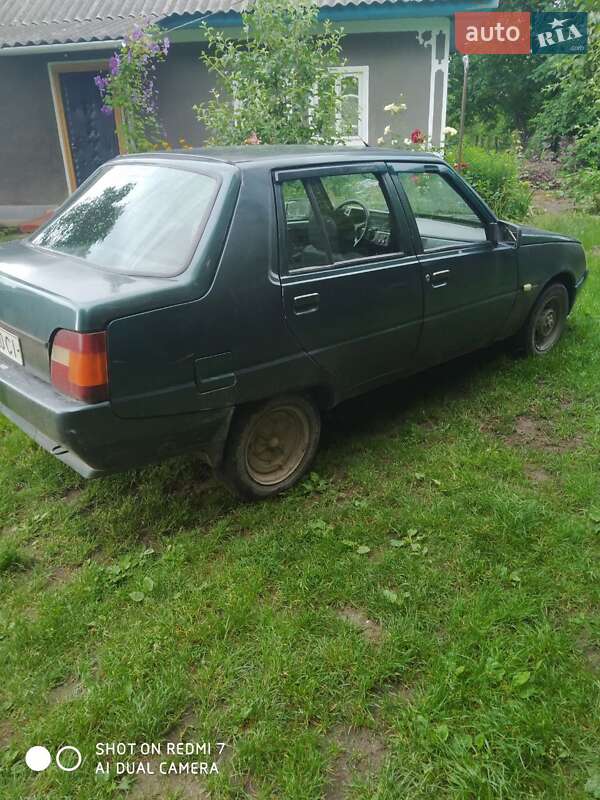 Лифтбек ЗАЗ 1103 Славута 2005 в Кельменцах