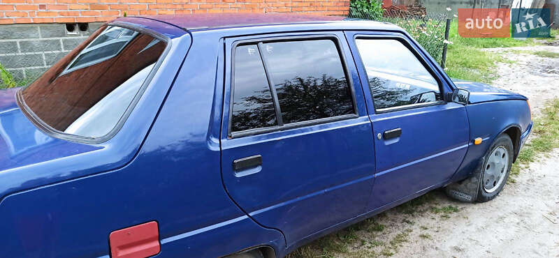 Лифтбек ЗАЗ 1103 Славута 2002 в Камне-Каширском