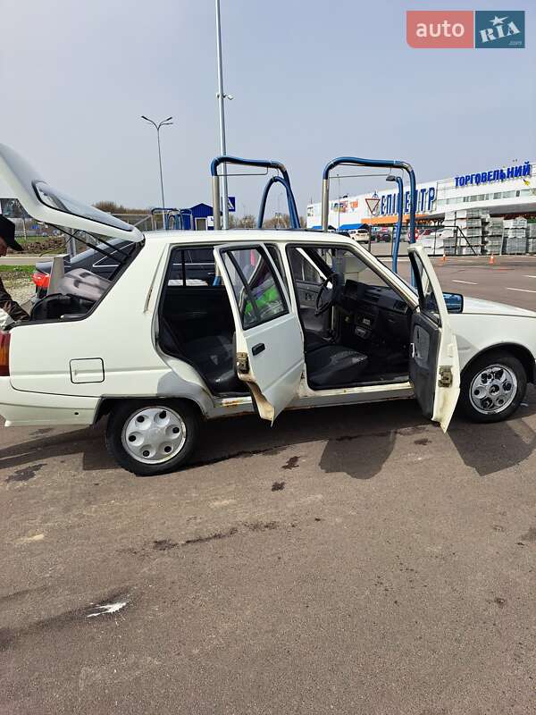 Лифтбек ЗАЗ 1103 Славута 2004 в Борисполе