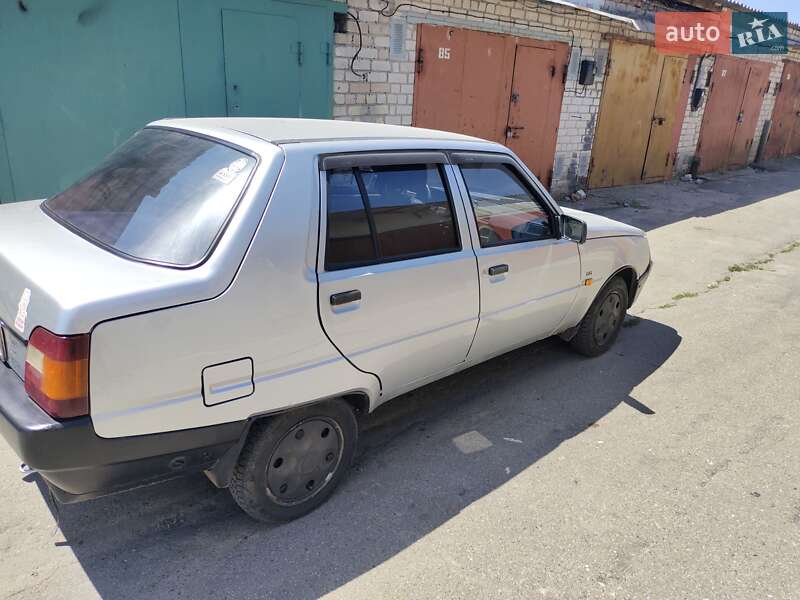 Лифтбек ЗАЗ 1103 Славута 2004 в Николаеве