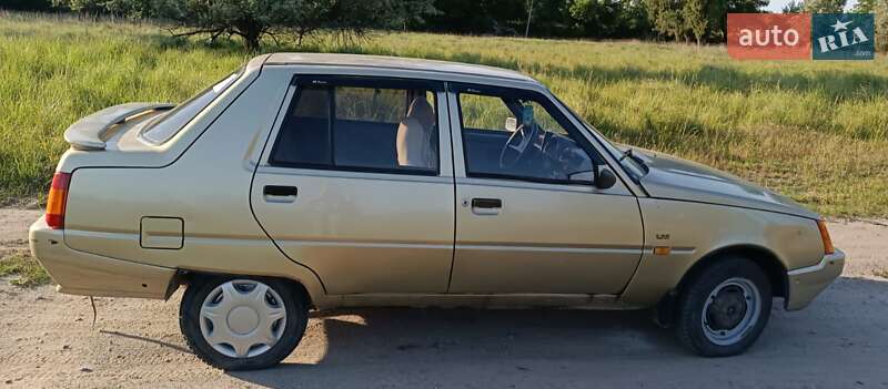 Лифтбек ЗАЗ 1103 Славута 2002 в Днепре