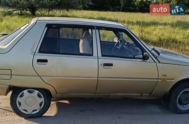 Лифтбек ЗАЗ 1103 Славута 2002 в 