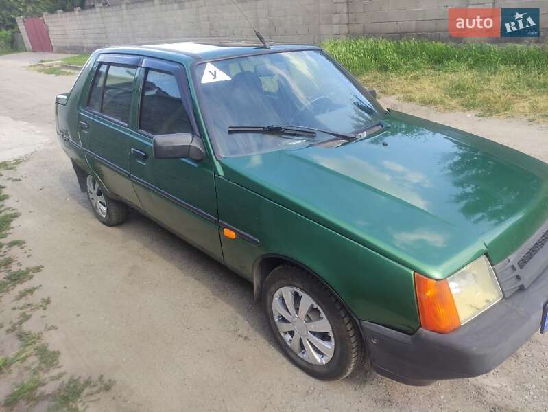 Лифтбек ЗАЗ 1103 Славута 2003 в Запорожье