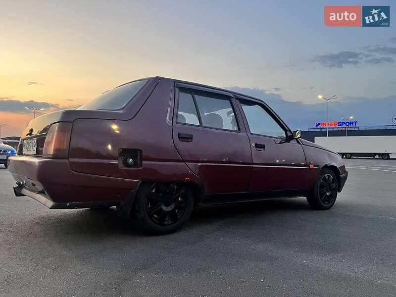 Лифтбек ЗАЗ 1103 Славута 2004 в Новомосковске