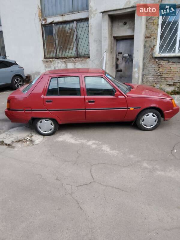 Лифтбек ЗАЗ 1103 Славута 2006 в Киеве