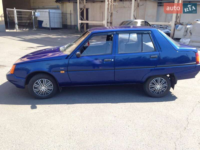 Лифтбек ЗАЗ 1103 Славута 2004 в 