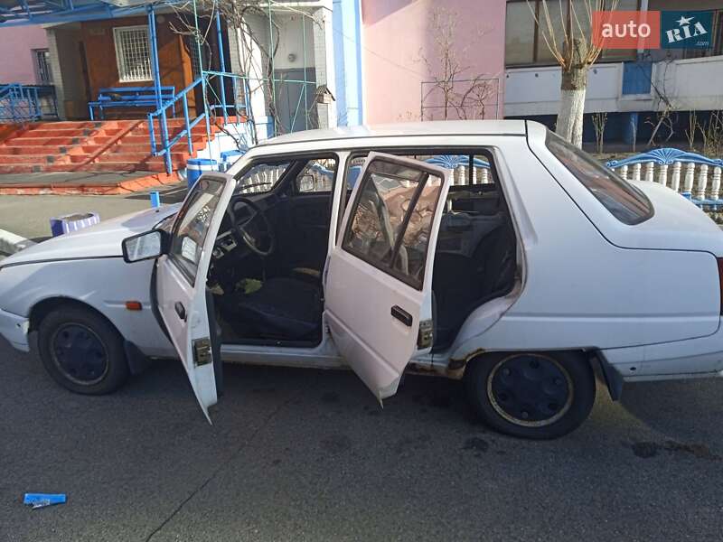 Ліфтбек ЗАЗ 1103 Славута 2007 в Києві фото 4 Ліфтбек ЗАЗ 1103 Славута 2007 в Києві