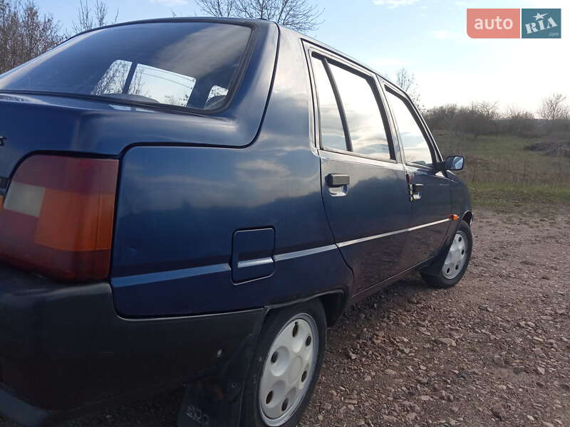 Лифтбек ЗАЗ 1103 Славута 2005 в Борзне
