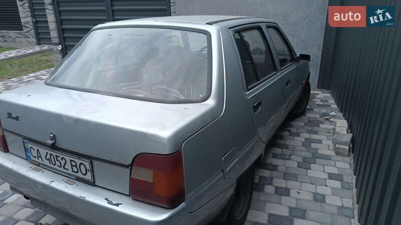 Ліфтбек ЗАЗ 1103 Славута 2003 в Черкасах