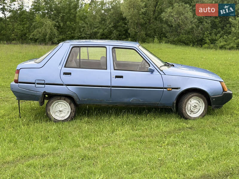 Лифтбек ЗАЗ 1103 Славута 2002 в Житомире