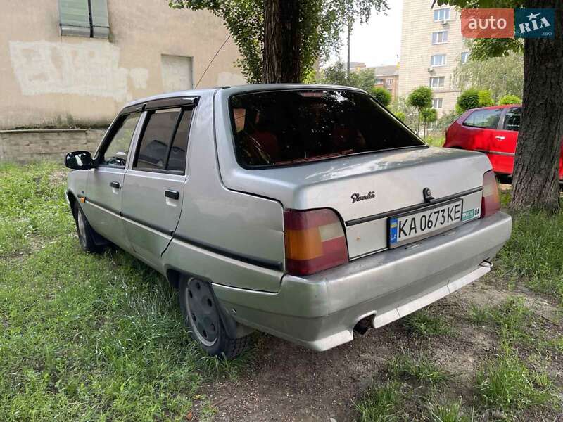Лифтбек ЗАЗ 1103 Славута 2004 в Киеве
