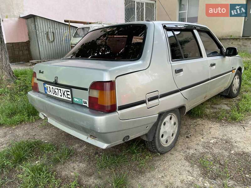 Лифтбек ЗАЗ 1103 Славута 2004 в Киеве