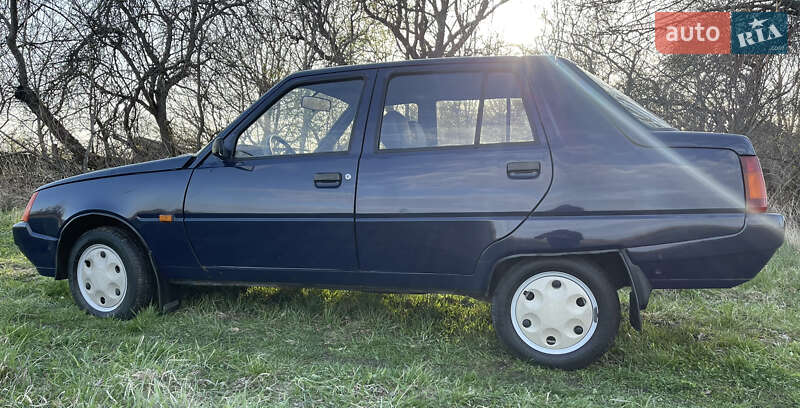 Лифтбек ЗАЗ 1103 Славута 2010 в Славуте