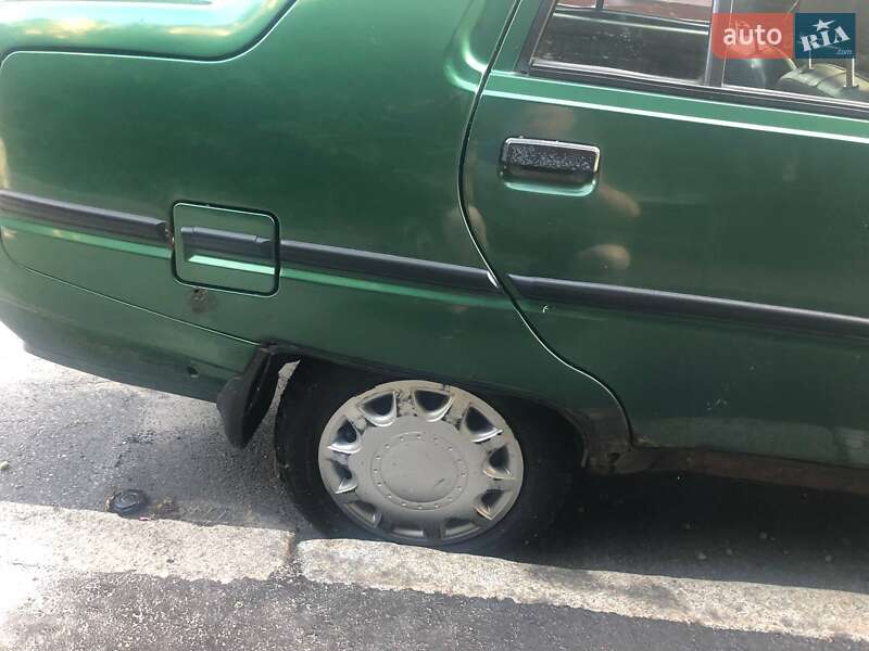 Лифтбек ЗАЗ 1103 Славута 2003 в Киеве